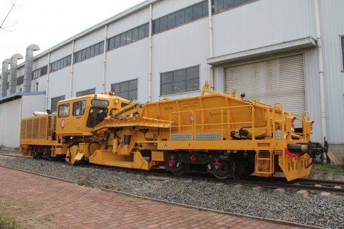 <b>[時瑞達“智”造]配砟整形車-大型鐵路養路機械設備走出國門</b>
